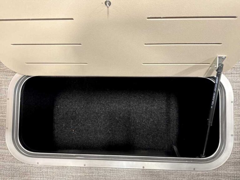 2026 Bennington 22MFB - SPS - Blackout US-ETWC6647J526 [photo 17]